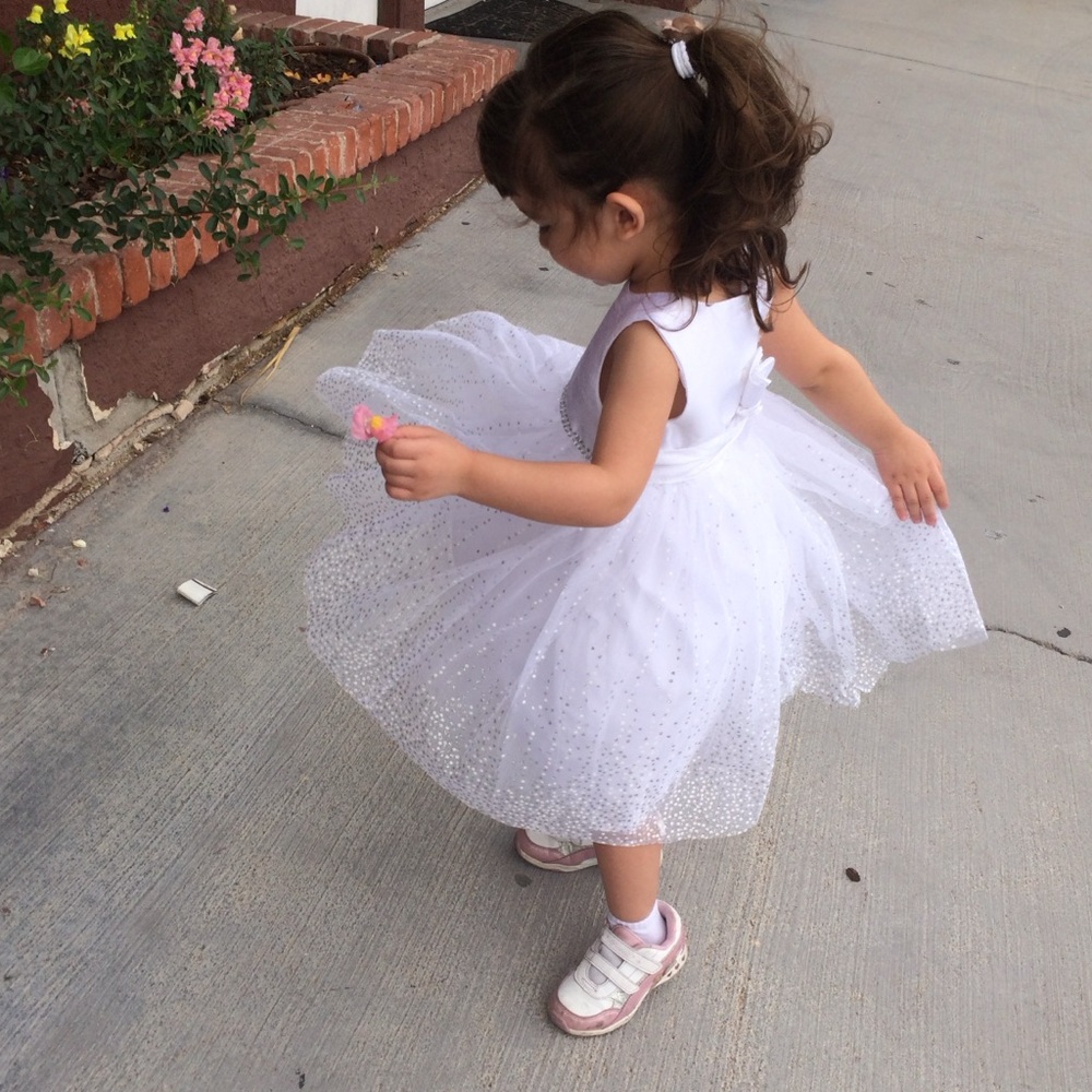 Beautiful white formal dress 2T